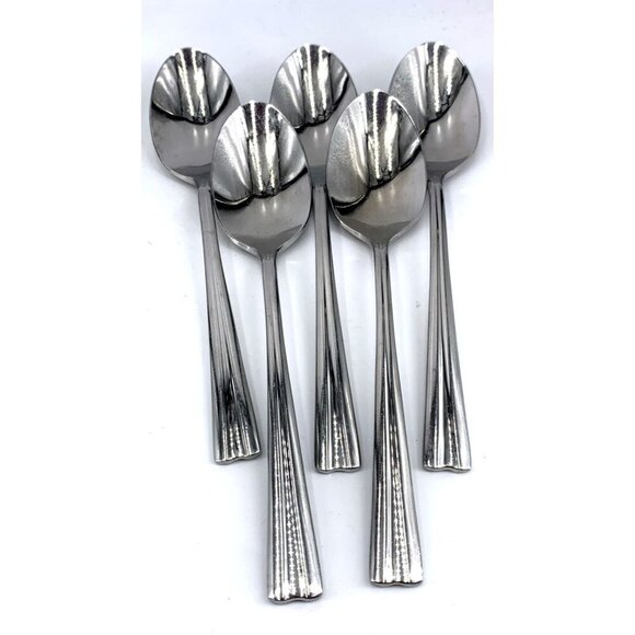 Reed and Barton Stainless Flatware 23 Pieces 18/10 Stainless - Picture 4 of 7